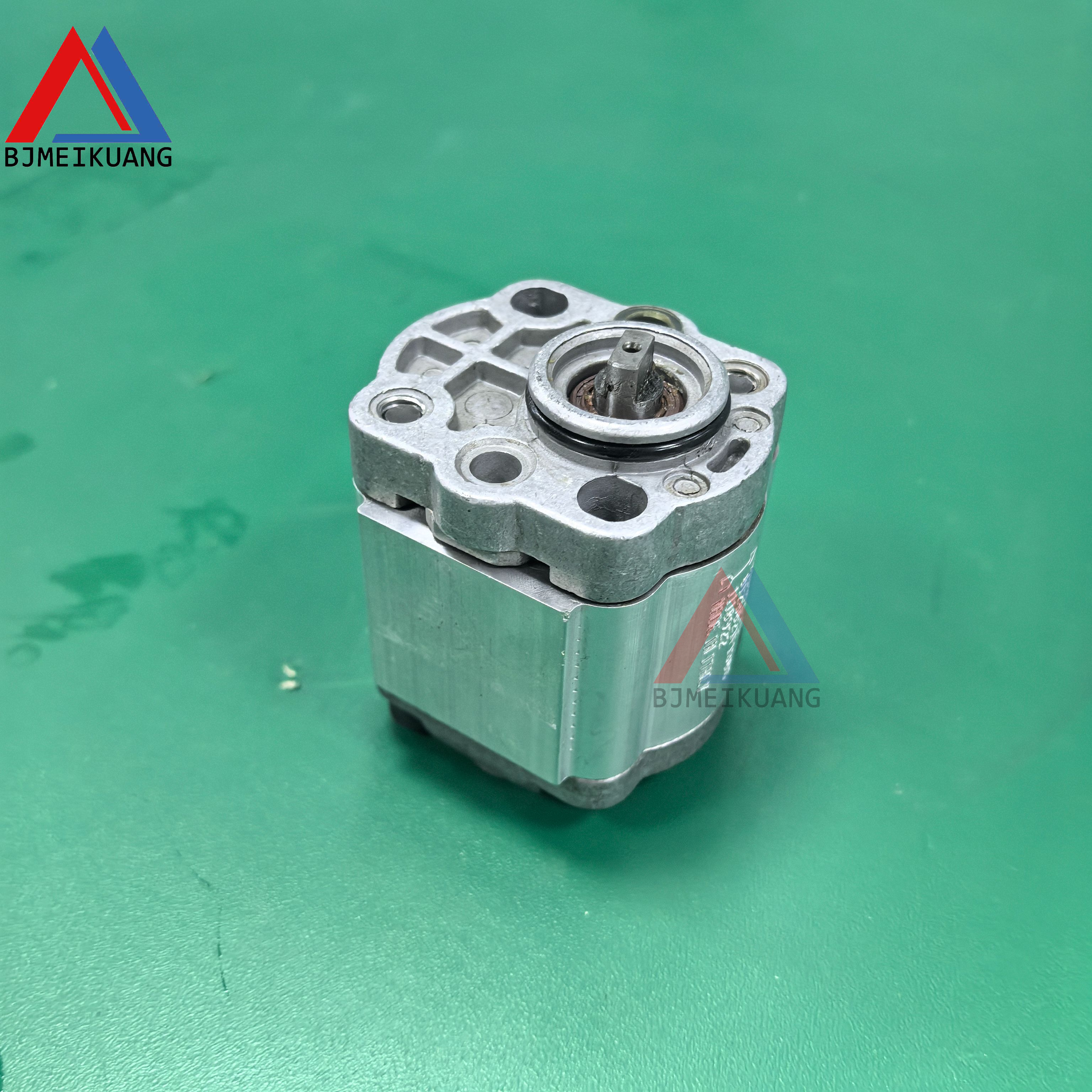 MK-MM0426220 | Hydraulic pump 