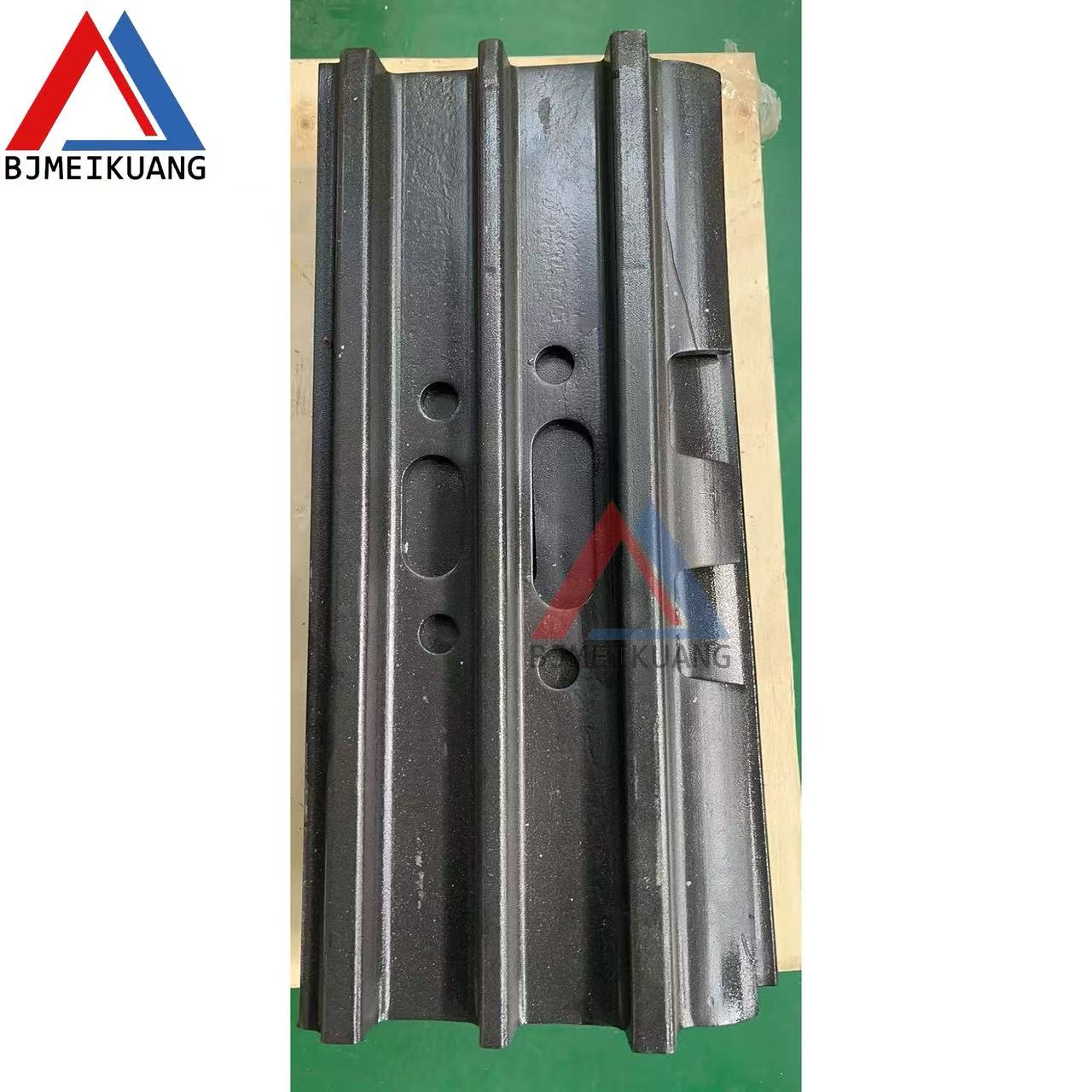 MK-MM0366985 | Track Shoe 